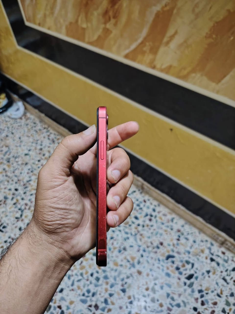 ياالله
ايفون 12
لون وردي مميز 
ذاكرة 256👉انتبه
بطاريه 99مبدله اصليه انسه الصرف 
مبدل شاشه اصليه 
فيس ايدي واكف
الضهر مفطر يتبدل ب 15
نضافه واحد على ☝واحد 
بوبجي 60فريم
الجهاز مال جناي
وياه كفر 🎁 
وين متريد افحص 
للبيع او مراوس حسب القناعه 
***********

نص مكتوب في الصور:
- حول الاسم iPhone إصدار iOS 26.7 اسم الطراز iPhone 12 رقم الطراز MGJ23J/A الرقم التسلسلي G6TDMOF80FOJ سجل تاريخ القطع والخدمة الأغاني الفيديوهات الصور السعة ٢٥٦ غ.ب. متوفرة ٢٣٧,٠٤ غ.ب.
- حالة البطارية والشحن
- رسالة مهمة حول البطارية
- غير قادر على التحقق من أن هذا الـ iPhone يحتوي على بطارية أصلية من Apple. قد لا تكون التفاصيل الواردة من هذه البطارية دقيقة.
- لمعرفّة المزيد
- الحد الأقصى للقدرة
- ٩٩٪
- هذا قياس لقدرة البطارية مقارنة بقدرتها عندما كانت جديدة. قد تتسبب القدرة المنخفضة بتقليل ساعات الاستخدام بين عملية الشحن والأخرى.
- أقصى قدرة للأداء
- الـ iPhone غير قادر على تحديد عمر البطارية.
- شحن البطارية المحسن
- للحد من استنزاف عمر البطارية، يتعلم الـ iPhone من عادات الشحن اليومية، بحيث ينتظر ولا يتجاوز ٨٠٪ حتى يحين موعد حاجتك إلى استخدامه.