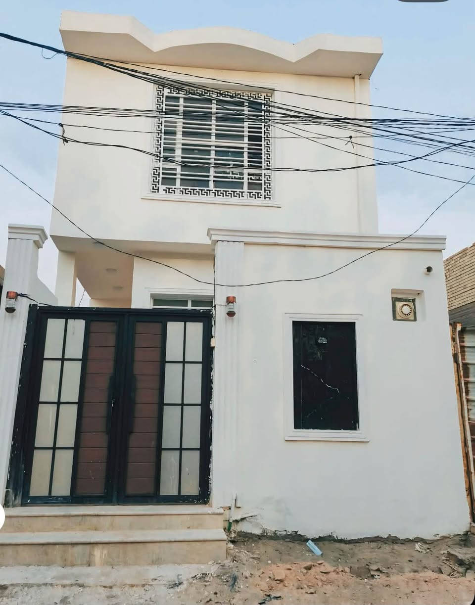 سلام عليكم بيت البيع ١٠٠ متر طابق ونص النجف حي النداء مقابيل الأميرات الأولى على شارع 20 قريب عله شارع المجمعات 
تفاصيل العقار طابو صرف📜
‏طابوك جمهوري 🧱
صب كونكريت شغل 
درجة أولى مال جناي
‏تصميم البيت يتكون 
طابق الأرضي🏠
‏استقبال صالة مفتوحة المطبخ غرفة صحيات داخلية وخارجية منور
‏طابق الثاني🏡
‏ غرفة واحدة صالة صحيات سطح فرشي 
سعر البيت ٩٥ مليون وبي مجال 💵
يوجد فيديو للبيت الاستفسار واتساب 
✅***********📞
