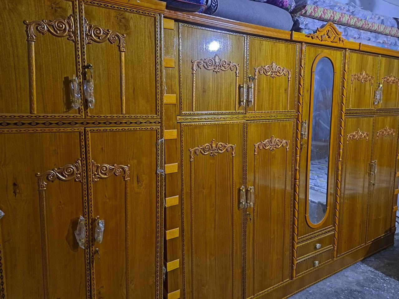 السلام عليكم غرفه البيع جديد بعده مامسدغدمه
صاج عراقي ثقيل مكاني كربلاء 
السعرمليون 400 وبيه مجال
***********
