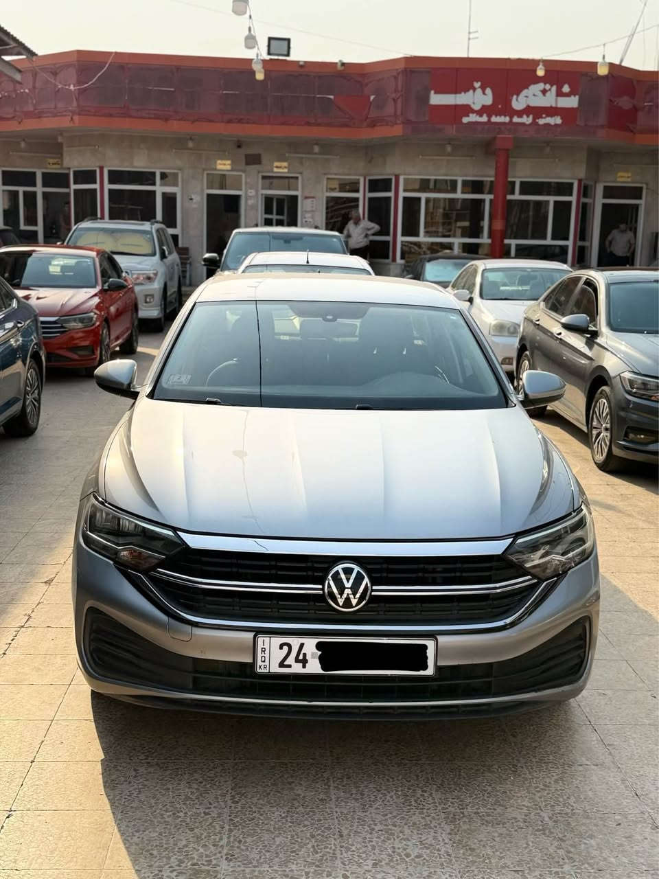 Vw jetta 2023 S 
گير حادي مكينه ١٥ و تؤربوو يه ك چامرلخ صبوخ بي داخلي ايرباگ شان و سوكان سيسته م پشت و پيش كه پس ٦٨ مايل رؤشتووه يه ك دينار مسروفي تيدانيه تب هه ولير *********** أربيل, العراق
