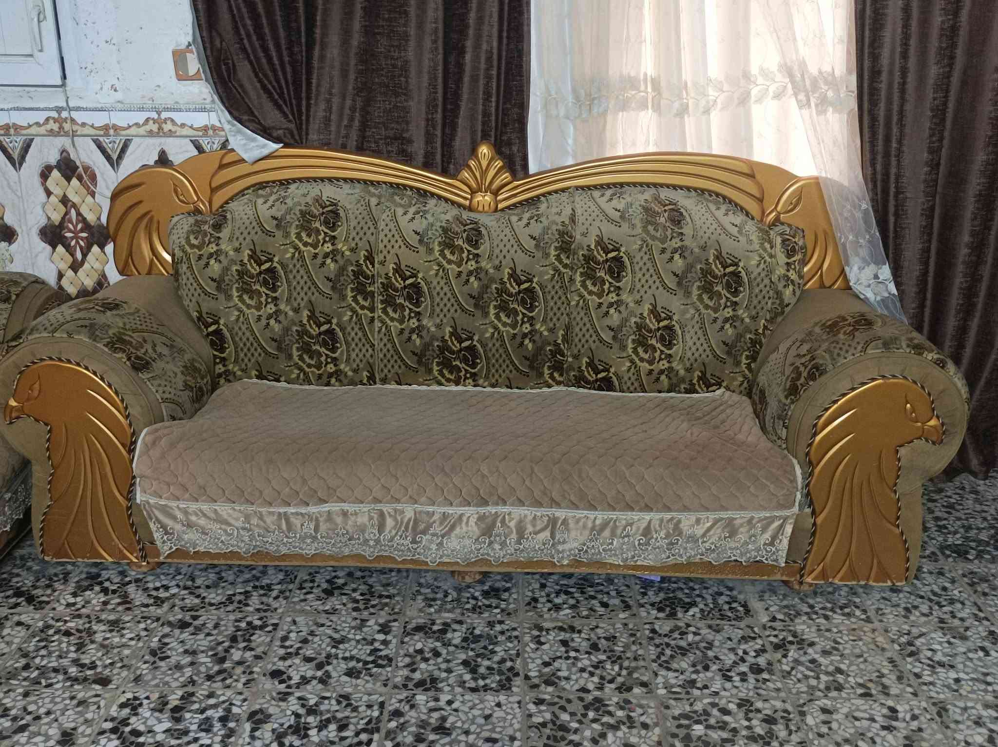 السلام عليكم عندي اغراض للبيع مكان نجف
