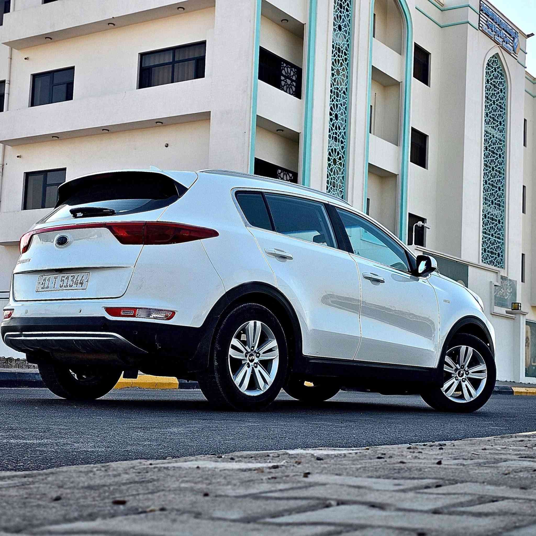 KIA SPORTAGE 2017
🇺🇸 وارد أمريكي
⚙️ محرك 2.4 GDI بنزين — 4 سلندر
🛞 4×4 فور ويل
🛡️ مانع انزلاق
🔥 مقاعد أمامية مدفأة
❄️ قطعتين تبريد
📺 شاشة وسطية
📷 كاميرا خلفية
🏁 3 وضعيات قيادة
👨‍👩‍👧‍👦  5 ركاب
📍 ماشية : 200,000 كم

🔧 حادثها دعاميه خلفيه وشويه من الجاملغ الخلفي
✔️ السيارة جاهزه وملتزم بالصيانة الدورية 
🎞️ كل التفاصيل واضحة بالصور

💵 السعر :  155 ورقة 
📍مكاني الكوت
📞 التلفون :  ***********
