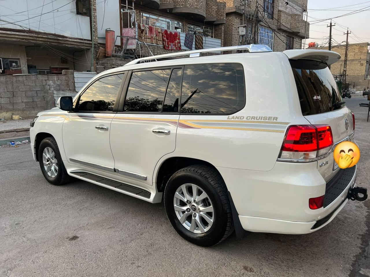لاندكروز .SAS فول مواصفات  موديل.2018 اصل تكمه وسنويه رقم بغداد انكليزي بأسمي 
المواصفات
.الفئة GXR
.حجم المحرك V6
.شاشه كبيره ام الدعاء
.5 بصمات
.جنطه كهرباء 
.حساسات امامي وخلفي 
. داخل جلد 
.كشنات كهرباء 
.ثلاجه 
.شاشات عدد 3
.فتحه سقف 
.تحكمات استيرن 
.مانع انزلاق 
.نضام نزول المنحدرات 
.نضام اقتصاد البانزين .ECONOMY 
.نضام صوت 
               mark   Levinson
.مري كهرباء شفط + نضام الترحيب + اشاير بلمري
.مثبت سرعه 
. زراكات
.ثلاث قطع تبريد
.تحكمات ستيرن بلتوس اوكس
 .اضائه لد رئيسيه مع كشافات ضبابيه
(لحيه أمامية وخلفية) مع فتحة سقف كهربائية وسكك سقف (روف ريل).
 .ماشية 63  الف قابل لزياده وحقيقي 
.مكفولة كفالة عامه من ضربه وصبغ وتبديل وشخوط 
.#السعر 46 الف دولار (460ورقه)
. سنوية بأسمي تحويل مباشر
مكان السياره بغداد
للاستفسار
***********
