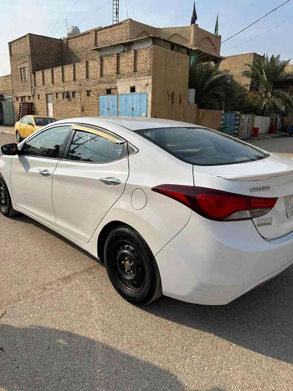 السلام عليكم
سيارة النترا موديل 14خليجي 

محرك 1600

بيها قطعة صبغ الباب خلف السائق 

تايرات دوشمة جديدة 

لايتات +بك لايت محدثة 16

سيارة بأسمي رقم واسط

السعر المطلوب 110

للبيع فقط بدون مراوس 

مكان السيارة واسط/الاحرار 

للاستفسار ***********
