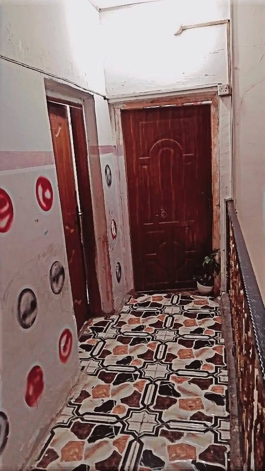 سلام عليكم بيت اللبيع مساحه 100متر طابقين طابق الاول حولي كبير وستقبال وغرفه نوم وطابق الثاني غرفتين كاملات وكبار عنوان البيت شعله ع غربي فرع حسينيه الحوراء زينب ع سعر البيت 95وبي مجال اللطيبين استفسار او تفاصيل ع هاذا الرقم ***********
