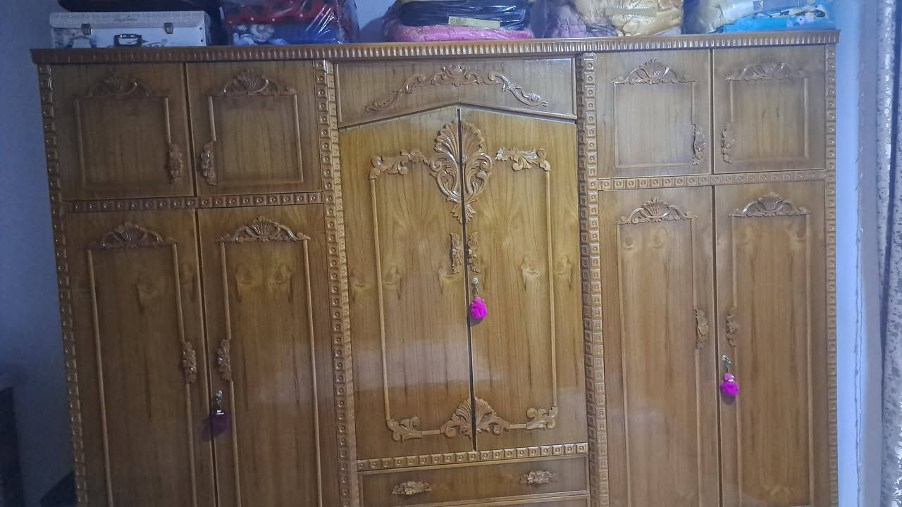 غرفه خشاب جديده مابيها اي عيب مستخدمه قليل السعر مليون وربع وبيها مجال
***********
