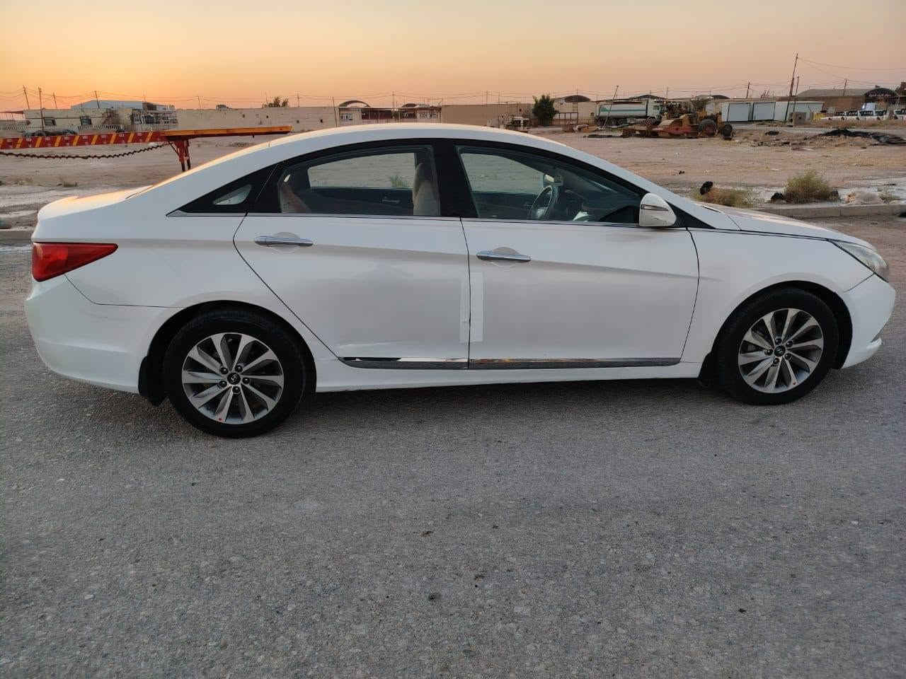 سوناتا موديل 14 خليجي محرك 2400 دوش مكفولة عدا البارد ومبين بالصورة بالباب نضيفة السيارة المكان النجف السعر 123 وبيها مجال للشراي ***********
