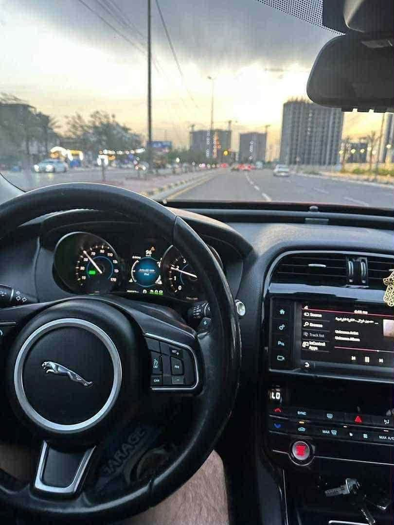 جاكوار 2018 فول مواصفات
محرك 2000 تيربو
يرادلها فقط شمعه
كير محرك تبريد مكفول
ماشيه 54 ميل
السياره كلش حلوه
سويلها ادامه قبل سبوع
نوزلات وبلكات ومجاول
تاخذها ما تصرف عليها ربع
حادثها فقط بنيد
مراوس او بيع110 
عنواني البلديات قريب ع امن العامه
Xe
***********
