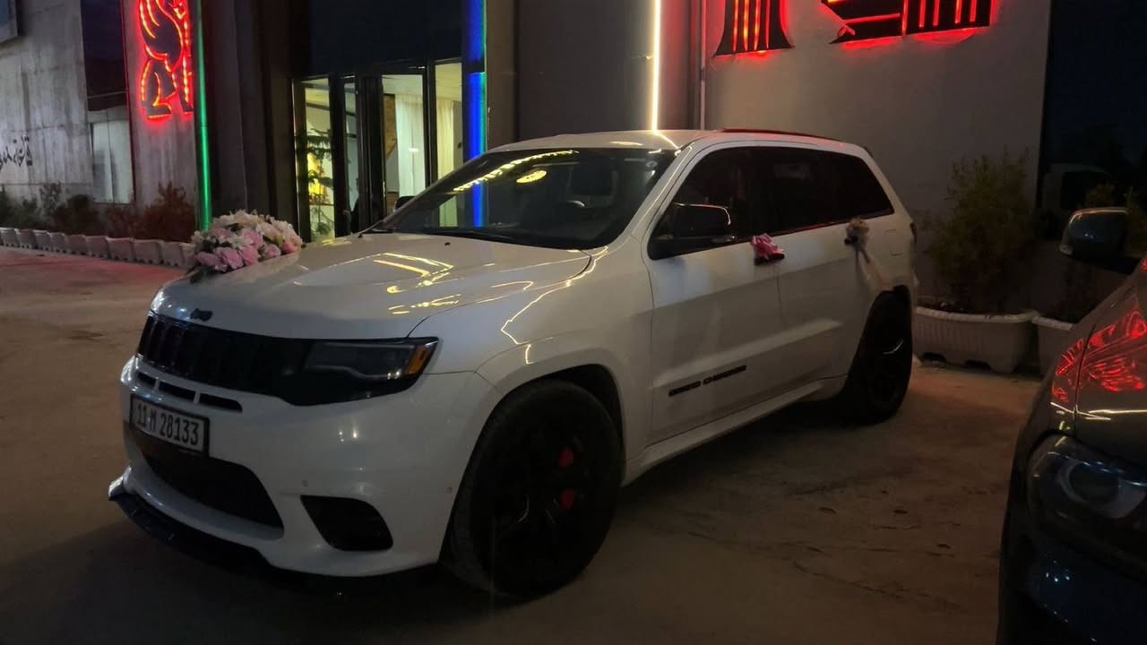 للبيع أو المراوس: جيب كراند شيروكي SRT – أداء جبار ومواصفات حصرية! 🦅
الموديل: 2020
​المحرك: 6.4 لتر (6400cc) HEMI V8
​القوة: 475 حصان
​الكير: اوتوماتيك 8 نمر (أداء رياضي عالي)
​الممشى: 78,300 ميل (ما يعادل 126,000 كيلو)
​المواصفات والإضافات المميزة:
​اللايتات (قصة وحدها): مزروعة بيها عدسات نوعية فاخرة جداً، ولد (LED) مميز ومتغير وقوي (مو لد عادي). والمفاجأة: شاشة متغيرة مزروعة بداخل اللايت تكدر تخليها عيون، أو كتابة، أو حتى تعرض بيها صور!
​عداد السرعة: 300 كم/ساعة.
​شوته رياضية: تنطي نفس أقوى وأداء أسرع للمحرك.
​صالنصات بورلا (Borla) أصلية: سيستم اكزوز رياضي ينطيك طرب وأداء مخيف.
​حجر البيئة: موجود ومكفول (السيارة ما ملعوب بيها).
​نظام صوتي: هارمن كاردون (Harman Kardon) محيطي جبار وأصلي.
​السنوية: السيارة باسمي مباشر.
​كشنات SRT رياضية (جلد وشاموا) مع أنظمة تدفئة وتبريد.
​شاشة عملاقة 8.4 عقدة مع نظام Apple CarPlay و Android Auto.
​فتحة سقف بانوراما.
​رنجات SRT الأصلية.
​أنظمة قيادة متعددة (Track, Sport, Auto, Snow, Tow) ونظام الانطلاق Launch Control.
​رادارات، حساسات أمامية وخلفية، وكاميرا للرجوع.
​حالة السيارة والضرر (وارد كندي):
​الضرر: السيارة بدون ضرر، وبدون أي إيرباك طاك (سيستم شركة مكفول).
​الصبغ: فقط رش (كلير) على الجاملغات الأمامية للجمالية، باقي البدي مكفول وشرط الفحص.
​التقارير: تقرير السيارة موجود، ومو بس تقرير أمريكا (الكارفاكس)، حتى صور فحص السونار موجودة لضمان الشفافية.
​السيارة جاهزة من كل شي، تبريد ثلج، وميكانيك (كير ومحرك) شرط الفحص، واستخدام حشمة.
​📍 مكان العرض: البياع - الشارع الأول (معرض نور)، واللي يحب يشوف السيارة عالطبيعة.
📞 للتواصل والاستفسار 
 *********** (عندهم كافة التفاصيل).
