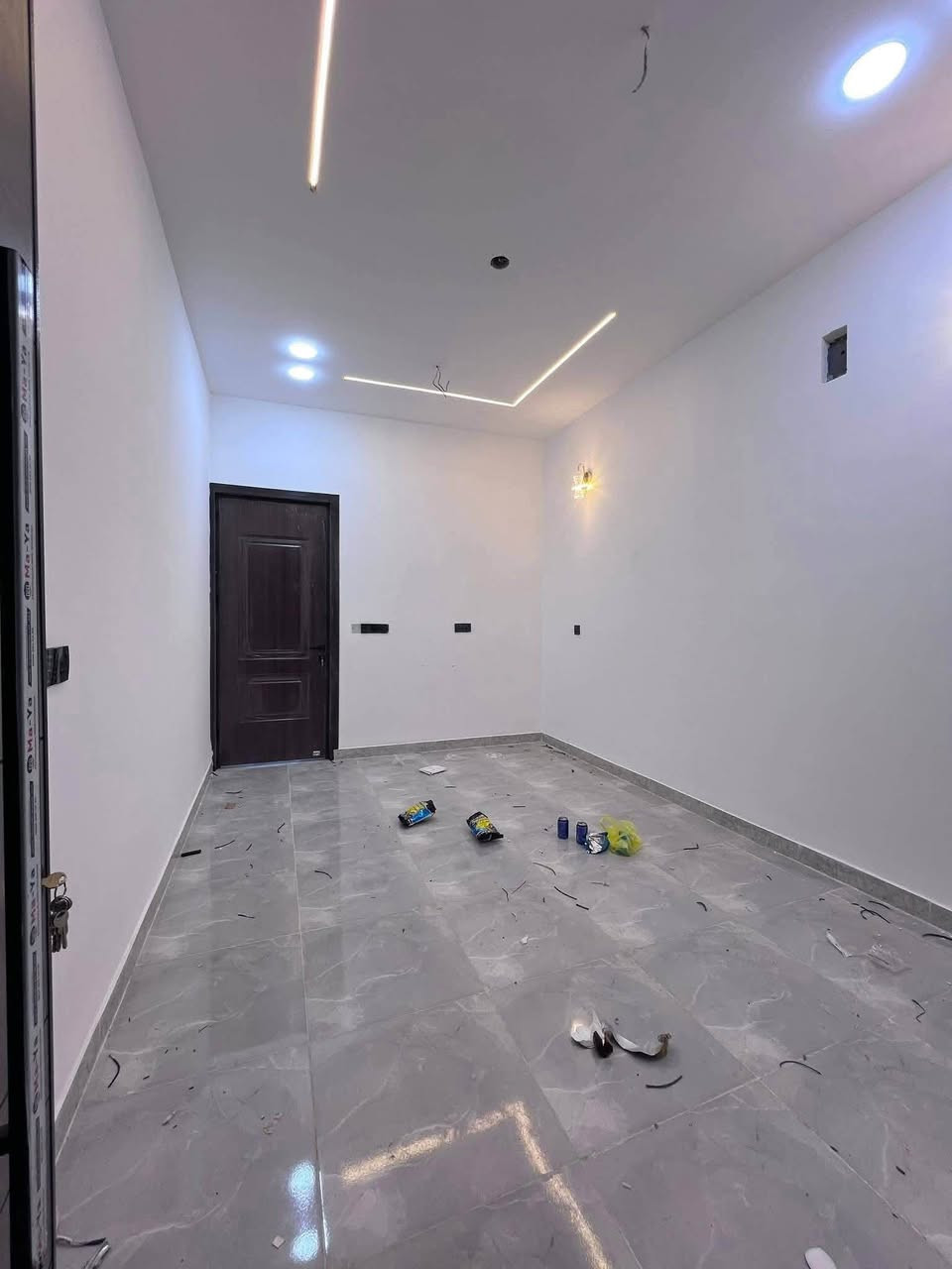 دار 🏠 للبيع
المساحه 75م
بناء 2026
يحتوي على صالة ومطبخ 
وخدمات 2 
وثلاث غرف نوم 🛌 
العنوان حي الجهاد ديوان المخابرات 
الاستفسار *********** ☎️
