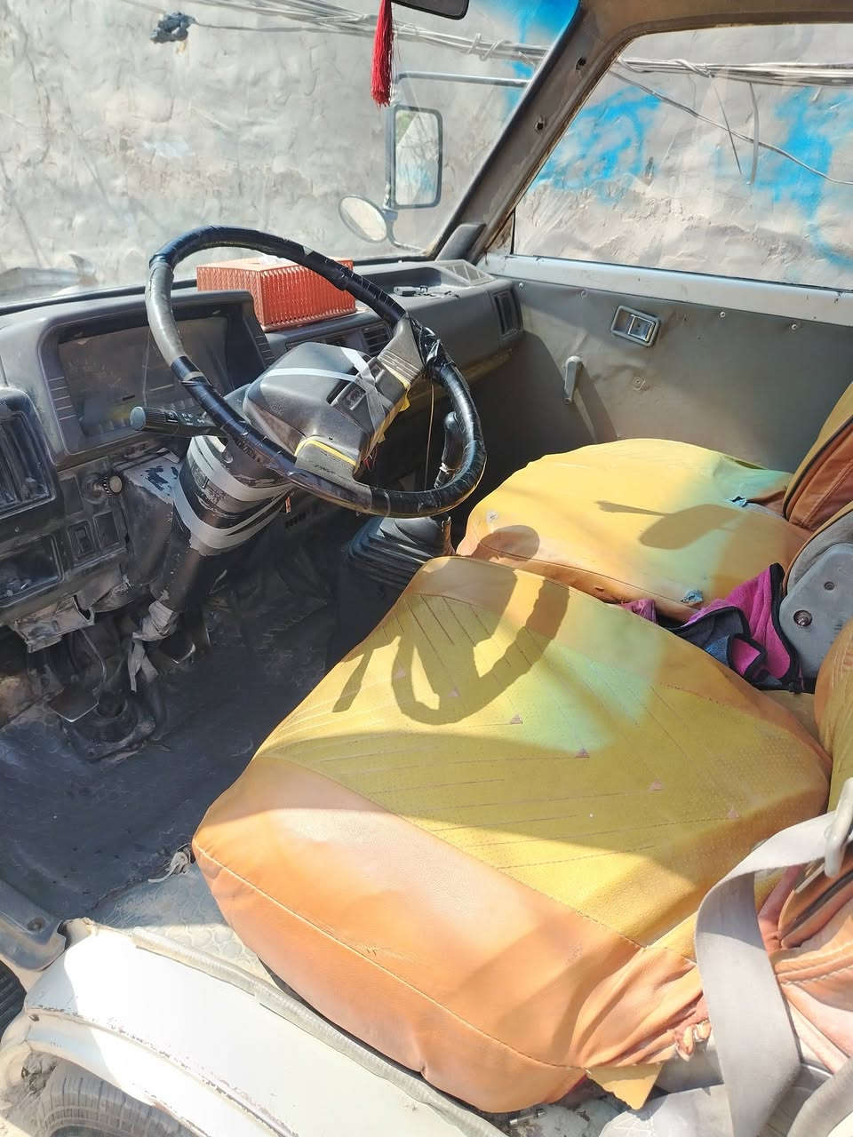 كيا حمل دبل قمارة مديل ٩٣ رقم انكليزي بغداد بأسمي مكينه وكير وحدادية مكفولات سنوية لغاية ٢٠٣٠  الاتصال *********** السعر ٤٨ وبيها مجال

