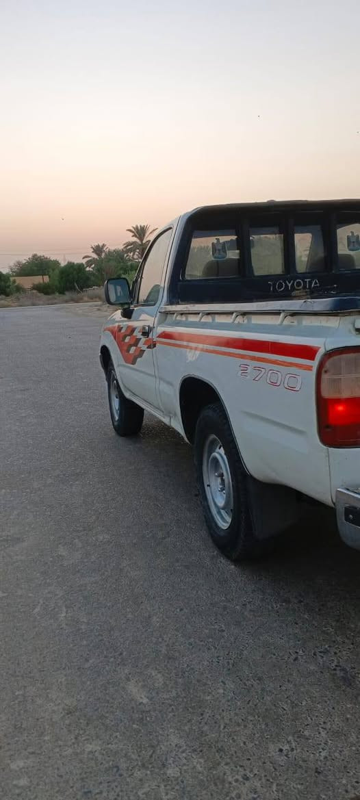 سلام عليكم بيكم للبيع موديل 98 سياره مقفوله كفاله عامه سياره جديده جاهزه من كل شيء***********
