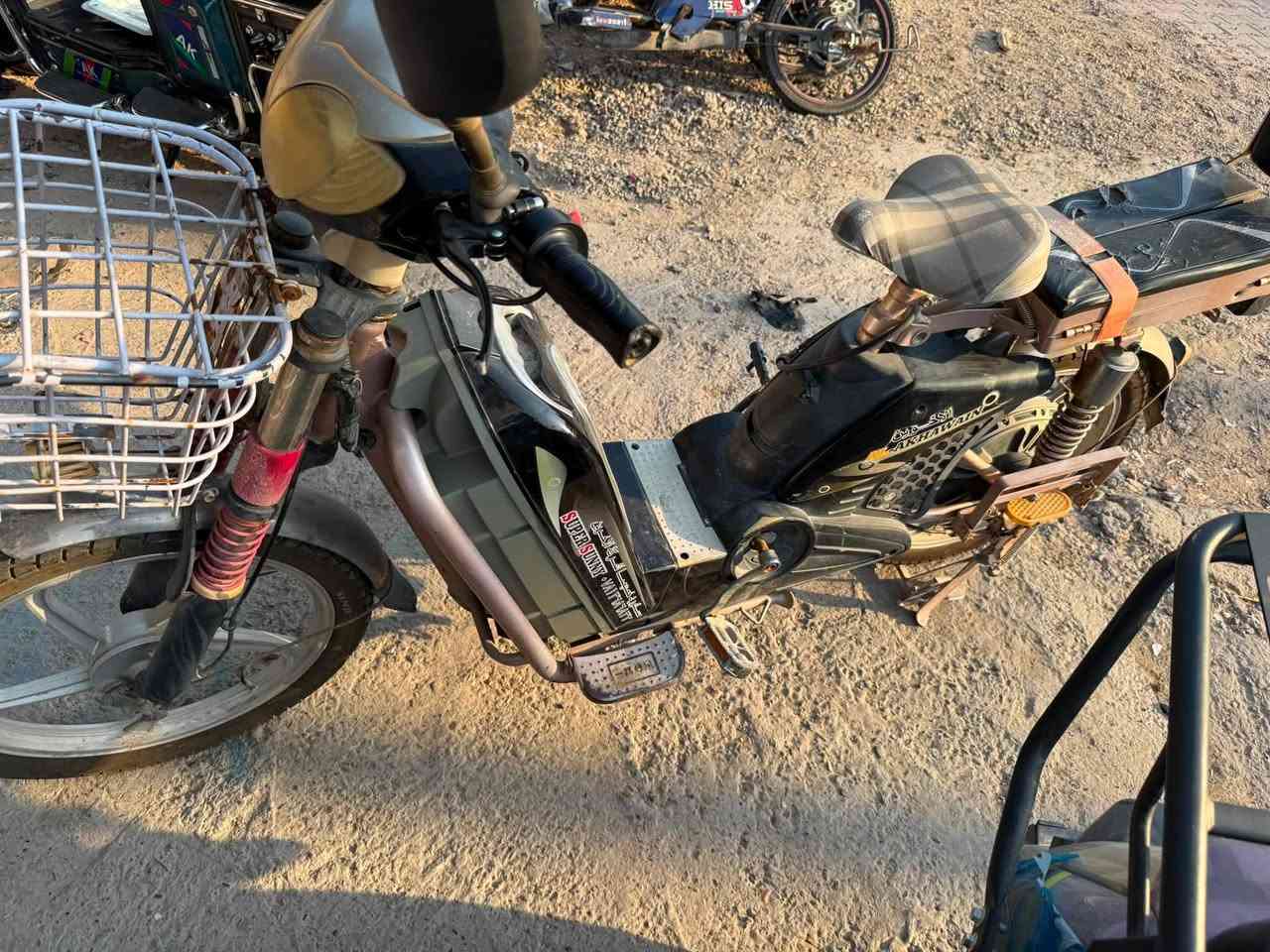 للبيع 325 الف وبيه مجال بطارياته  جدد ما بيه عيب الاخوين الاصلي
***********
