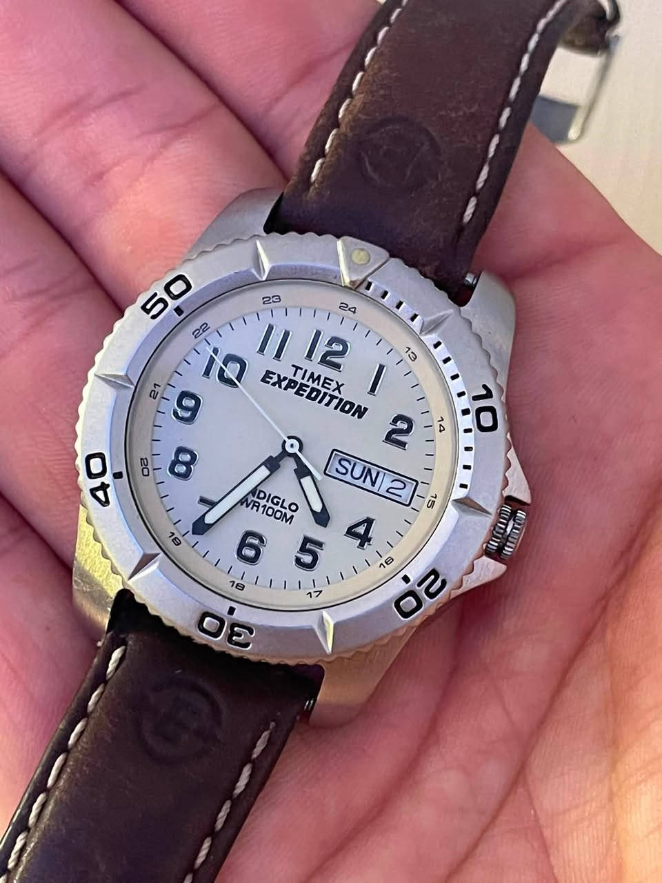 سلام عليكم ساعة ماركة TIMEX
EXPEDITION 

ساعة كله بلادية سير بلادي مينة لد 

منذف تاريخ  يومي و سبوعي 

طوق دوار 

عنواني بغداد الدورة يوجد توصيل بغداد ولكل العراق ***********
