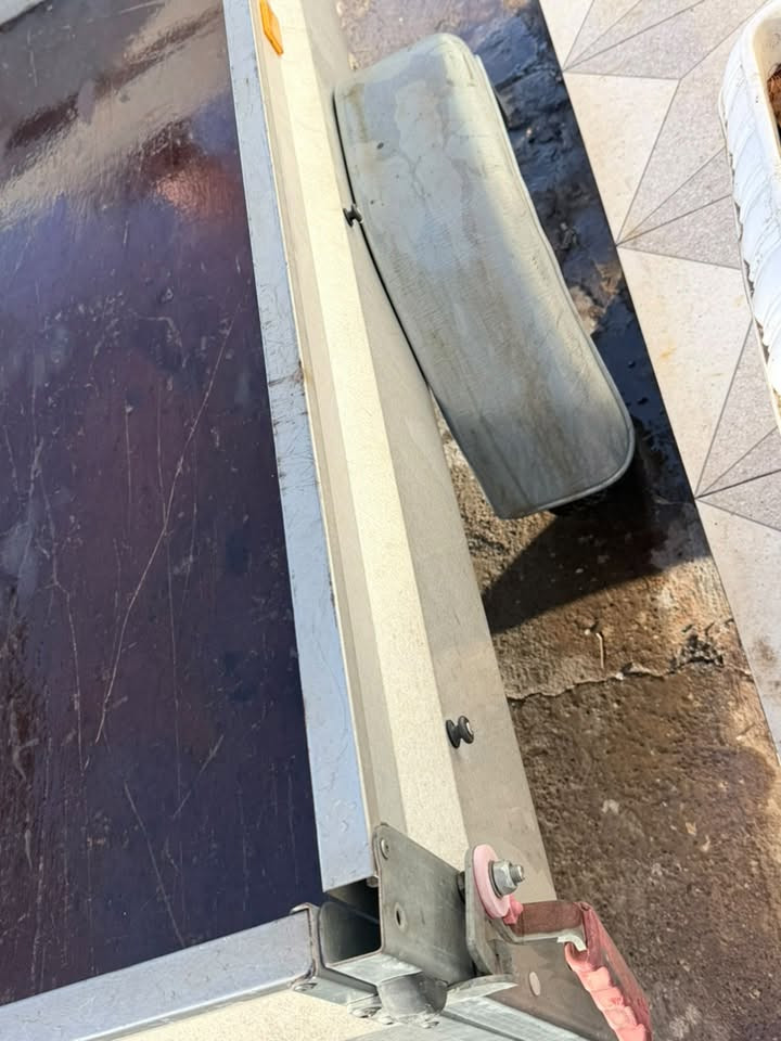 عربانه للبيع شرط جديده مامسخدمه شي قليل  الصليه المانيه سعر 700 اوبيها مجال لاستفسار 

تواصل 

‭***********‬
