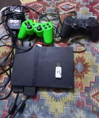 بلي 2نظيف وجاهز كامل ملحقاته سعره 50(07810278619@
