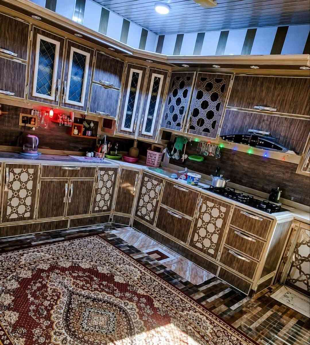 دار في حي ميسان منطقة ال15 مساحة 200 متر واجهة ستة متر عل كد الطارمة وبعدهة ينفتح غرفتين كبار صالة كبيرة مطبخ واستقبال حمامات داخلية وخارجية شيلمان بناء نظيف السعر 185 مع المجال ***********
