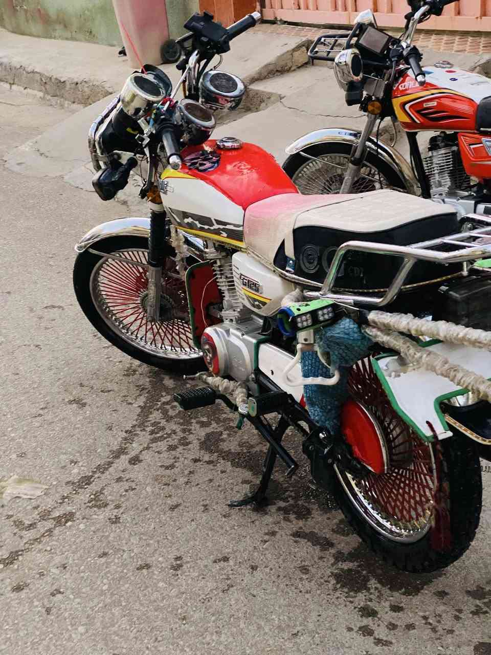 يالله
سلام عليكم 
موطور تايكر موديل  (25) 

مكينة مامفتوحة اسبانة مامدودة عليهة 

خير من الله وشلعة ومعدل 

وموطور نضيف وحلو 

 كهربائيات كلهة شغالة نشرات مفول 

وتجي وتشوف بعينك 
سعر 725وبي مجال للطيبين
 
الاستفسار اتصل على رقم ***********

مكانة: صلاح الدين قضاء الدجيل 

ملاحظة؟ الموشراي لايتعبني
