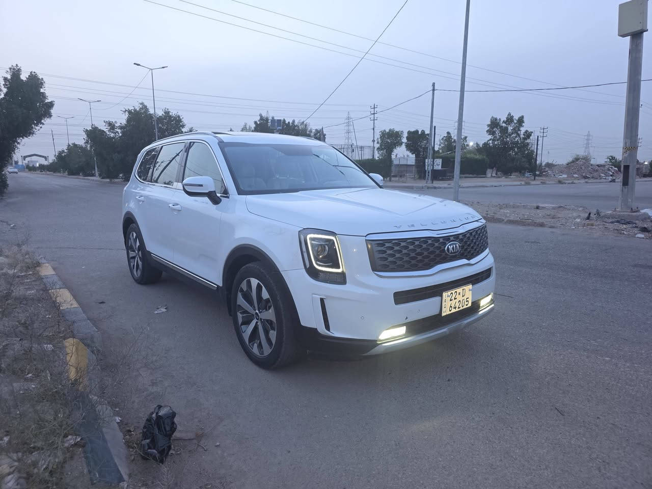 للبيع موديل 2020
خليجي فول مواصفات 
مكفوله من الضربة والصبغ بها بارد بسيط بخشم الجاملغ الامامي
بأسمي تريد وكتله تريد تحويل 
السعر 230 وبيها مجال ***********@
