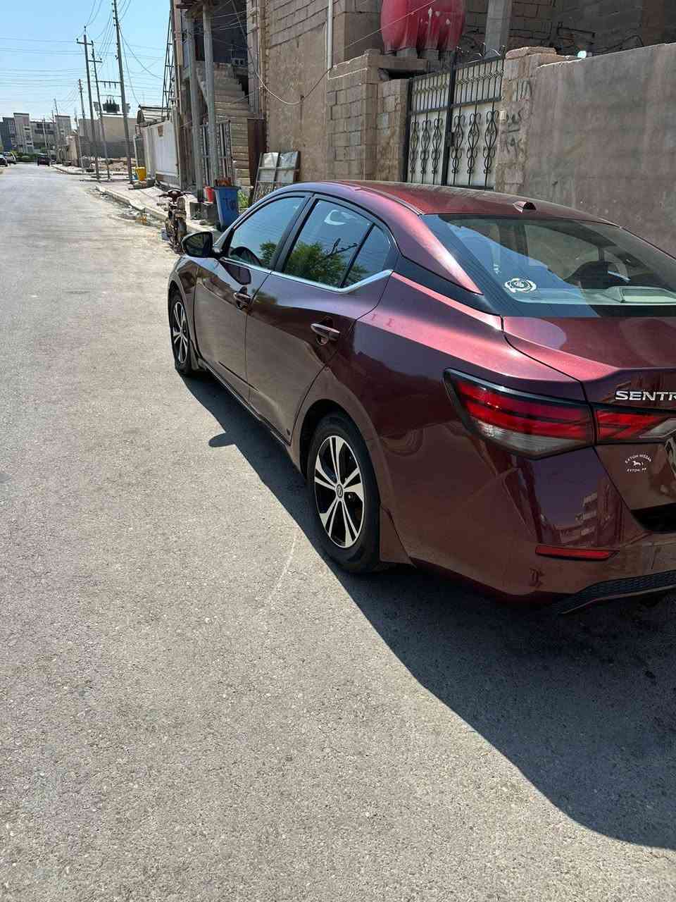 السلام عليكم
🚘 للبيع او مراوس بسيارة هايبرد او BYD .. 
نيسان سنترا موديل 2020 SV رقم اربيل بسمي هزة جديدة تحويل مباشر 
✨ سيارة نظيفة وجاهزة على اخر حبة ، (اللون عنابي )
 * الموديل: 2020
 * الفئة: SV (شاشة، تحكم ستيرن، بصمة تشغيل، مواصفات نص فول )
 * تبريد جاهز وثلج 
 * الضرر / جاملغ جهة السايق صورة السونار والضرر مرفقة مع الصور (حسب ما موضح بالصور وفحص مركز رويال كارس بالأنبار/الرمادي، باقي السيارة مكفولة ).
 * السعر: 115 (11,500$) وبيها مجال بسيط للشراي 
 * ملاحظة: (اني مكلف بالنشر) 
الاتصال حصراً على صاحب السيارة
📞 رقم الاتصال: (***********)
وشكراً لكم 🌹
