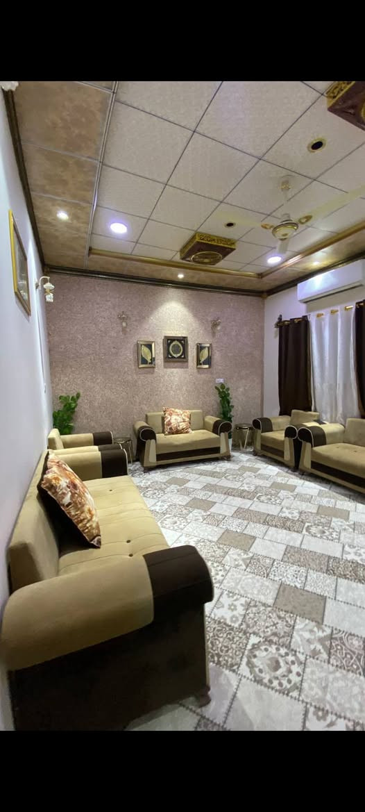 🏠يت للبيع في الجزيرة قرب 🔸شارع زين العابدين🔸 قريب على مدرسة المنهاج الاهلية 
طابو صرف زراعي بأسم عراقي اصولي مية بالمية 🔹بناء شخصي طابوق🔹 مساحتة 167متر 
البيت بيه غرفتين منام وصالة وديوانية ومطبخ كامل ويه البيت وصحيات داخليه وخارجيه وحديقة صغيرة البيت بناء كلش قوي 
سعره لبيت 83وبي مجال 
الرقم للاستفسار ***********
