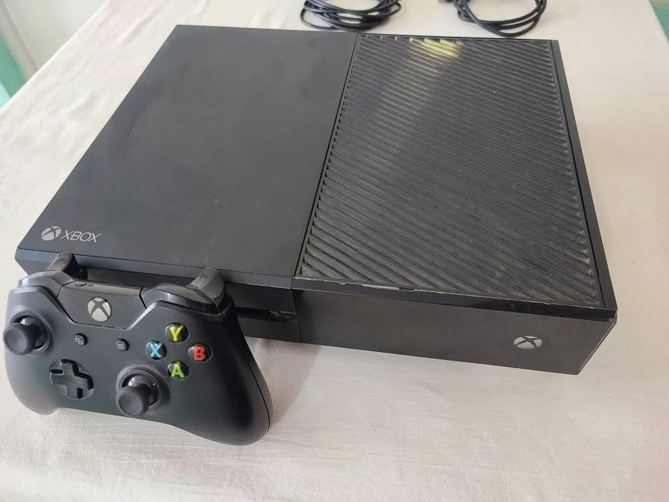 📦 للبيع Xbox One سعة 500GB
🔹 الجهاز نظيف وشغال 100%

🔹 يحتوي على:

• جهاز Xbox One (سعة 500GB)

• يد تحكم أصلية

• شاحن (Power Brick)

• كيبل HDMI

• كيبل USB

🔹 بي حساب Game Pass (بدون اشتراك حاليًا)

🛡️ عليه ضمان تجربة لمدة ٣ ايام

📍 المكان: الديوانية - الشامية

💰 السعر: 120,000 الف دينار 

📲 التواصل واتساب فقط: ‏‪***********‬‏
