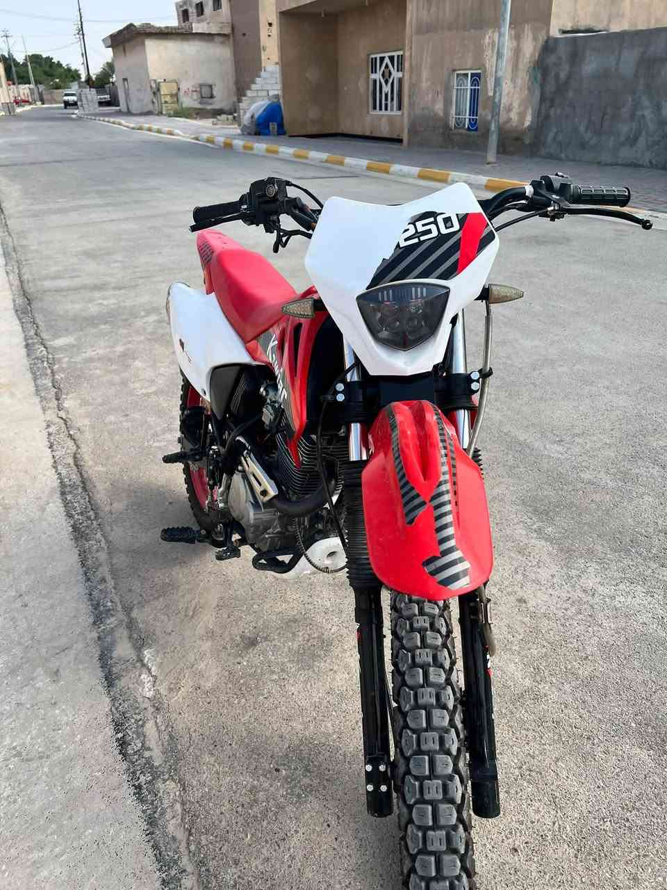 قفاز كاويار البيع دراجه كلش حلوه ونضيفه مكفوله كفاله عامه كله جديد السعر 1400 وبيهه مجال الشراي ***********
