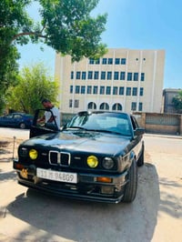 BMW E30 موديل1990 مكينه گير شرط كهربائيات كله شغالة تبريد نقص غاز  گير...