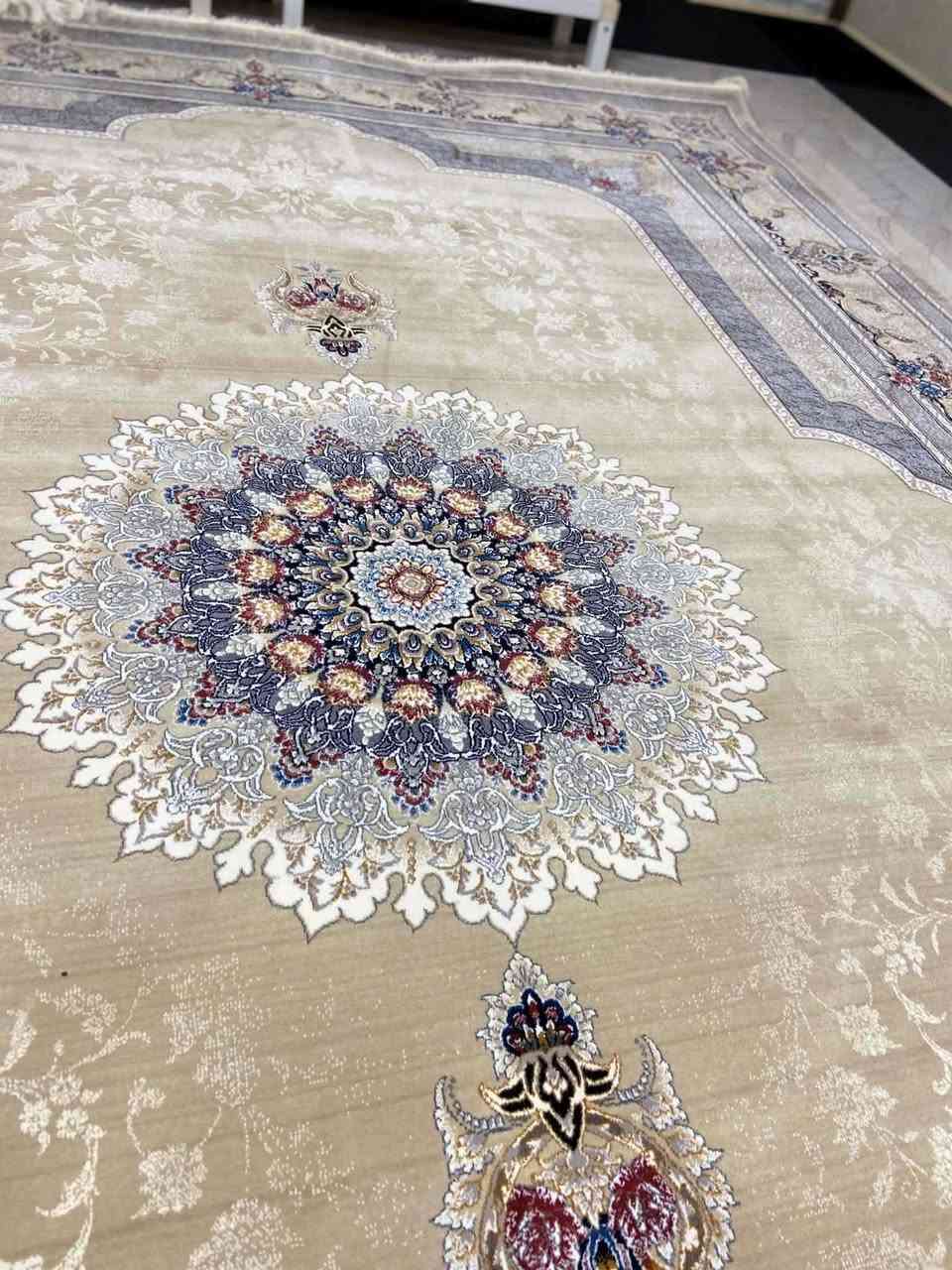 سلاو ئەم دوو فەرشەمان هەیە خوا وەکیلی بەس بۆ وێنەکە داخراوە 700شانەیە هەردانەیەکیان دونیو بەسێو نیوە نرخی 400هەزارو معامەلە  ناونیشان کەلار ژ.م***********
