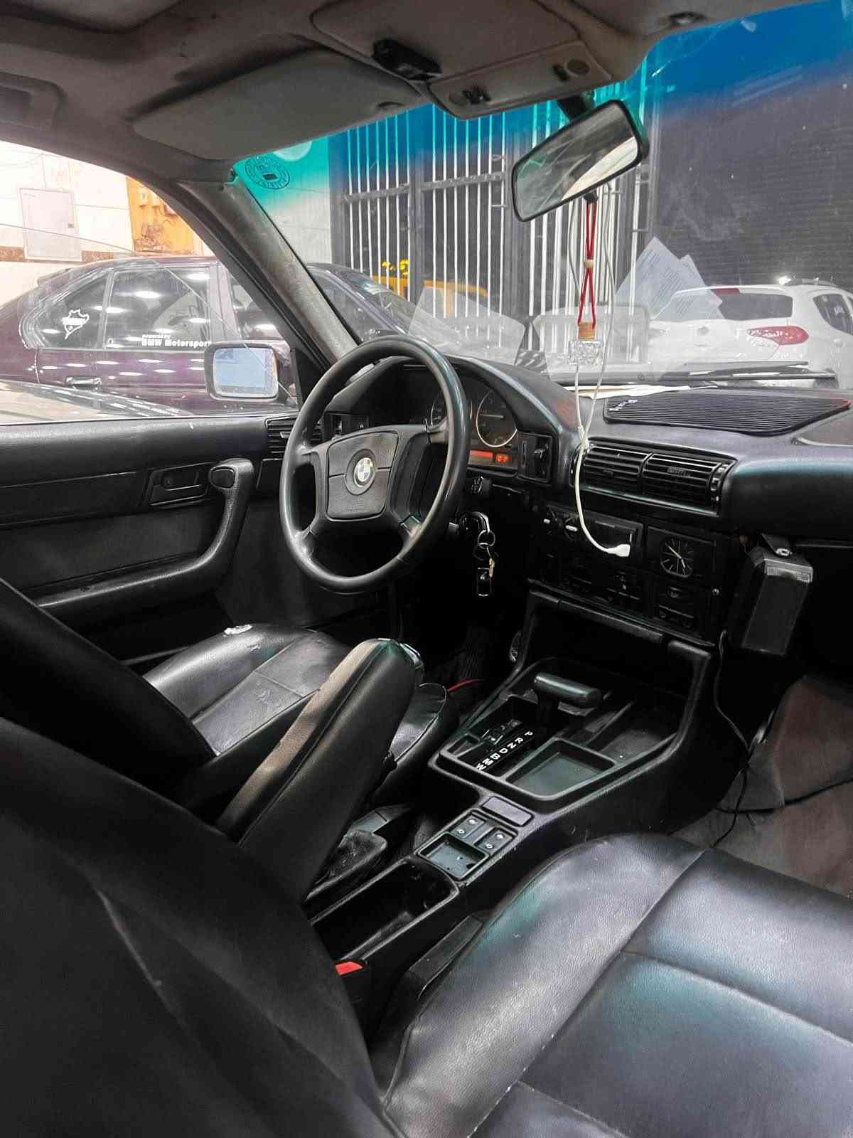 BMW 525
گێر تۆماتیک 
مۆدیل ١٩٩٢
گێر  و مەکینەو کارەبایات و تەبرید بە شەرت 
رەقەم هەولێرە سەنەوی نوێییە
سبوغ عامە  لۆ جوانی 
جەمپەکی خەفیفی پێشی هەییە 

بە شەرتی بەناوکردن 

نرخی ٥٥ وەرەقە بە نەقد 

مشتەری بە قست تەلەفۆن بکە 

لە هەولێرم

*********** أربيل, العراق
