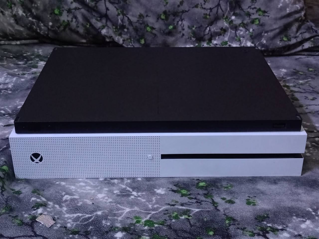 🎮 إكس بوكس وان اس (Xbox One S) - بحالة الزيرو للبيع! 🎮
للبيع جهاز Xbox One S نظيف جداً وأخو الجديد، استخدام راقي وبدون أي مشاكل.

✨ المواصفات والملحقات:

✅ الذاكرة: 1 تيرا

✅ الحالة: ما مفتوح 

✅ الملحقات: جويستك وسلك الجهاز

✅ الأداء: تشغيل سريع ودقة عالية، جاهز للعب فوراً.

📍 المكان: الموصل ايسر 

💰 السعر: 198 ألف وبيه مجال بسيط 

📞 للتواصل والاستفسار ( واتساب )

***********

بالعافيه على الياخذه
