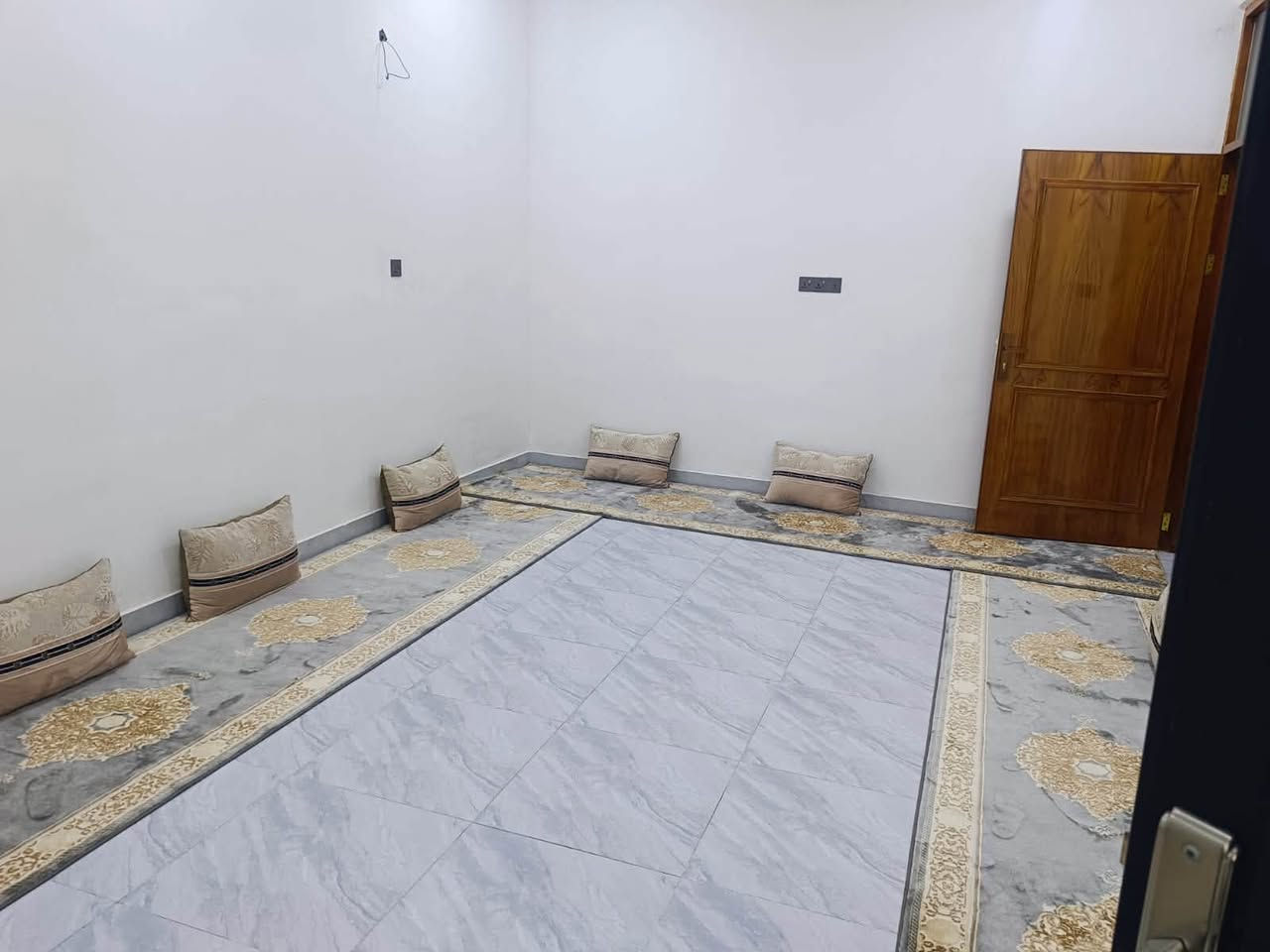 🏛 يعلن مكتب صباح الزاملي للعقار 🏛

للبيع مشتمل في واسط الخاجيه الجرحى

🎀طابق واحد غرفتين وهول ومطبخ وستقبال صحيات داخليه وخارجيه الطابق الثاني وهول كبير وصحيات وستاره 

♦️مساحة 200 م
♦️واجه 10 م
♦️النزال 20 م
♦️موقع مميز شارع 15 م المنطقه ماء وكهرباء
♦️السعر 135 ومطلوب اسكان 23 من غير سعر

------------------------
#لـــمـــزيـــد مـــن الــــعـــروض يـــرجـــى الاعـــجـــاب بالـــصـــفـــحـــة لـــيـــصـــلـــك كـــل جـــديـــد&
======================
#لـــمـــن يـــرغـــب فـــي عـــرض عـــقـــاره لـــلـــبـــيـــع فــي الـــبــيــج يـــرجـــى الــتــواصــل مــعــنــا ع الــخــاص 

#عنوان
#المـــكـــتـــب
الطشاش قرب جامع الإمام الحسن العسكري 
🏛 مكتب صباح الزاملي للعقار 🏛
------------------------------------------
لـــلاســــتـــفـــســـار الاتـــصـــال عـــلـــى :
📱📱📲📲
***********

