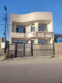 حياكم الله جبناكم هذا العقار للايجار بالساحه 120 متر يتكون من ثلاث غرف...
