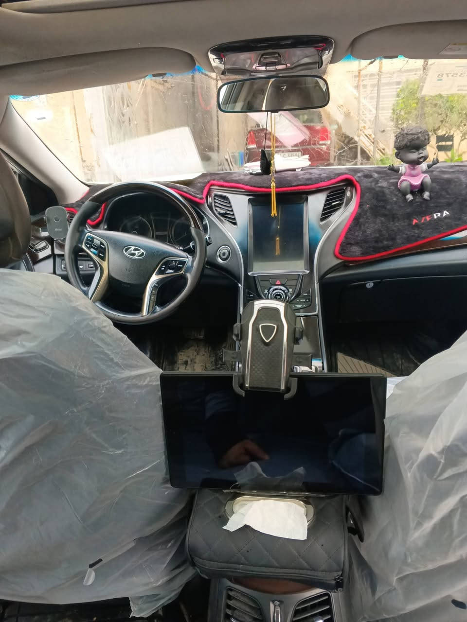 ازيرا ٢٠١٥ فول مواصفات خليجية ماشية ١١٥ فقط جاهزه من كلشي بيها صبغ جاملغ و باب خلفي اثر شخوط سعرها ١١٨ و بيها مجال بسيط جدا و المكان بغداد الكرخ الاتصال على الرقم 
*********** خاص ما اجاوب فقط على الرقم

