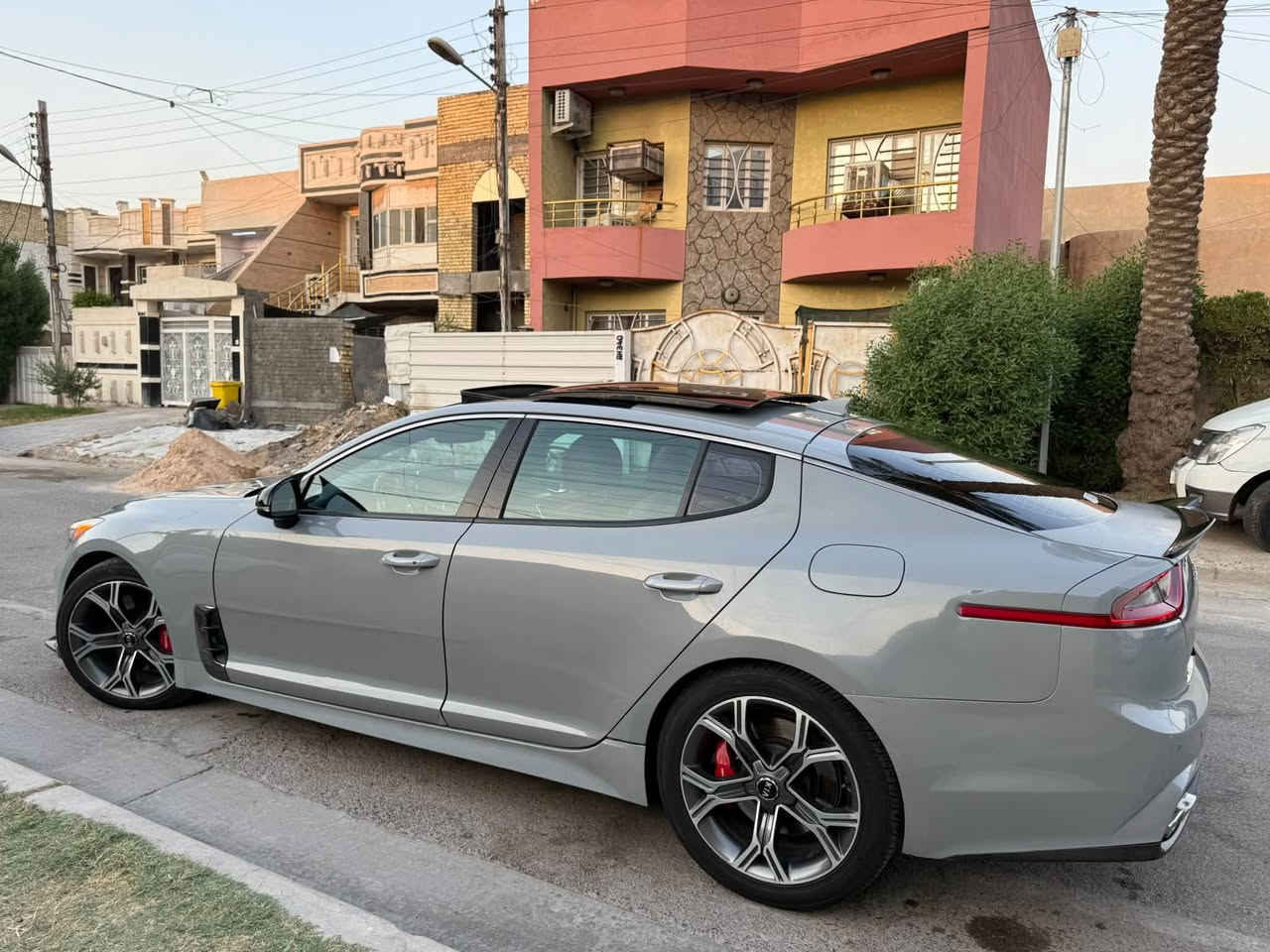 🔥 للبيع كيا ستينكر GT1 موديل 2020 🔥
للبيع او المرواس شعندك نزل 
…
إذا تدور على سيارة تجمع القوة والفخامة والهيبة، هاي الستينكر غير شكل 😎🔥

🔹 محرك 3.3 V6 Twin Turbo
🔹 365 حصان
🔹 دفع خلفي RWD
🔹 گير أوتوماتيك 8 سرعات + Paddle Shifters
🔹 فرامل Brembo
🔹 ويل 20 إنچ
🔹 بانوراما
🔹 LED
🔹 مثبت سرعة
🔹 مواصفات GT1
ماشية 70 الف ميل 
كشنات كهرباء تدفئه تبريد 
سيارة رقم اربيل تحويل ثاني يوم 

📌 حالة السيارة:
السيارة بدون حادث، ضررها كان سرقة فقط، والضرر مقتصر على بابين + جاملغ الايسر 
الشاصي بدون حادث.
***********
بغداد الكرخ 

🔥 3.3 Twin Turbo | GT1 | RWD | 20” | Panoramic
السيارة لمن يعرف قيمة الستينكر 😉
