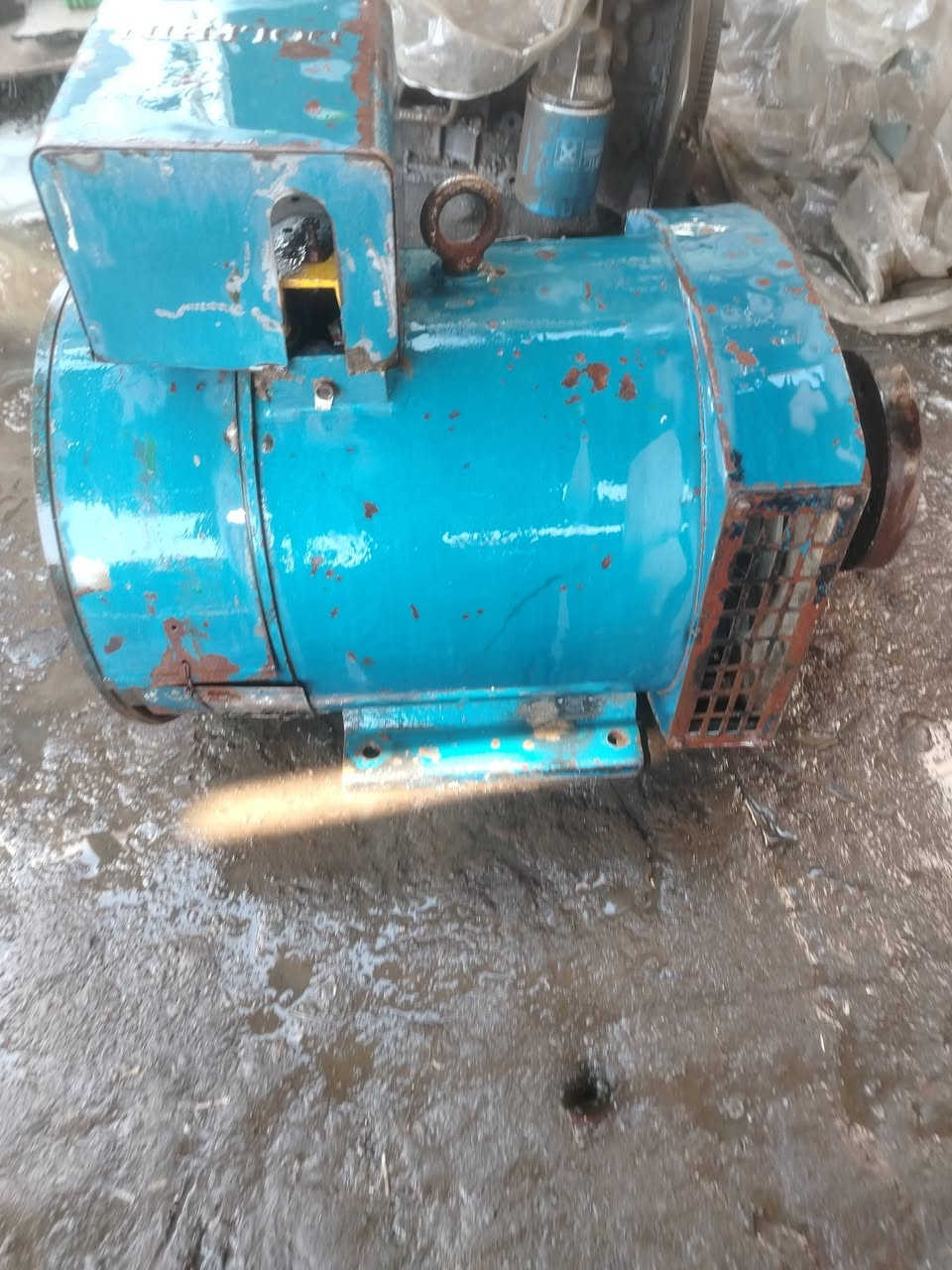 للبيع رأس توليد نوع دولفين 12kVA نضيف سعر 250 مكان نجف ***********
