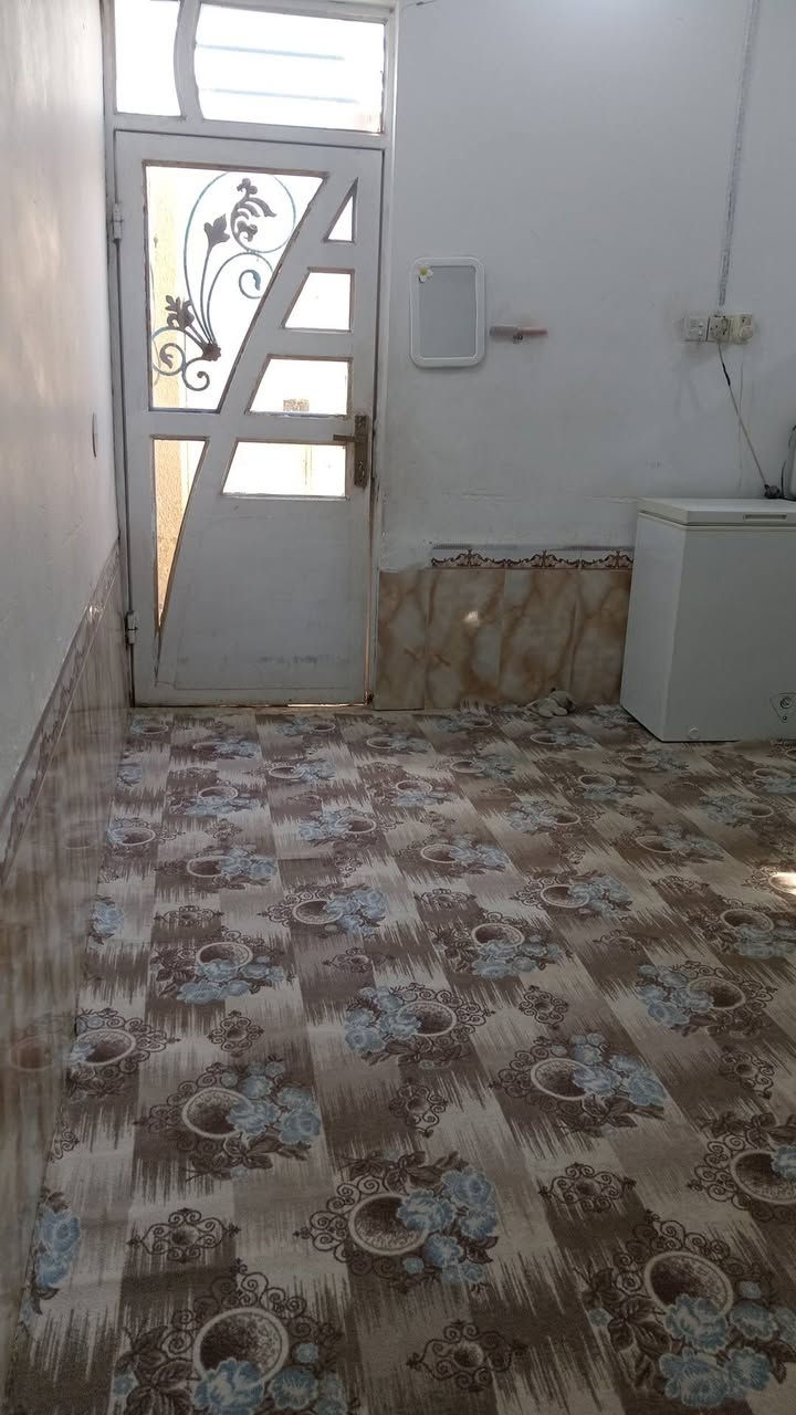 بيت زراعي للبيع المساحة ٥٠ متر شارع المطار مقابل باب الخروج السعر ١٧ قفل رقم واتساب ***********
