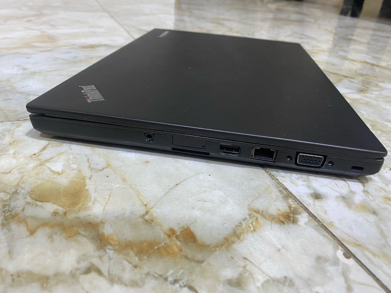 لابتوب Lenovo ThinkPad T440s للبيع

المعالج Intel Core i7 4600U
الرام 8GB
التخزين SSD 256GB
الشاشة 14 انچ Full HD
كرت الشاشة Intel HD Graphics
نظام التشغيل Windows 10 64 bit

الجهاز مناسب للدراسة والبرمجة والتصفح والاستخدام اليومي

الألعاب الموجودة على الجهاز

Just Cause 2
The Long Drive
PES 2013
FIFA 14
Command and Conquer Generals
Stronghold Crusader صلاح الدين

ألعاب يمكن للجهاز تشغيلها

GTA V
Mafia II
Assassins Creed
Assassins Creed II
Assassins Creed Brotherhood
Assassins Creed Revelations
Call of Duty Modern Warfare 2
Call of Duty Black Ops
Left 4 Dead 2
Need for Speed Most Wanted
Need for Speed Hot Pursuit
Minecraft
Terraria
Portal 2
Half Life 2
Far Cry 2
Far Cry 3
Bioshock Infinite

البرامج

Microsoft Office كامل
Word
Excel
PowerPoint
Access
Outlook

٢٥٠ الف ثابت