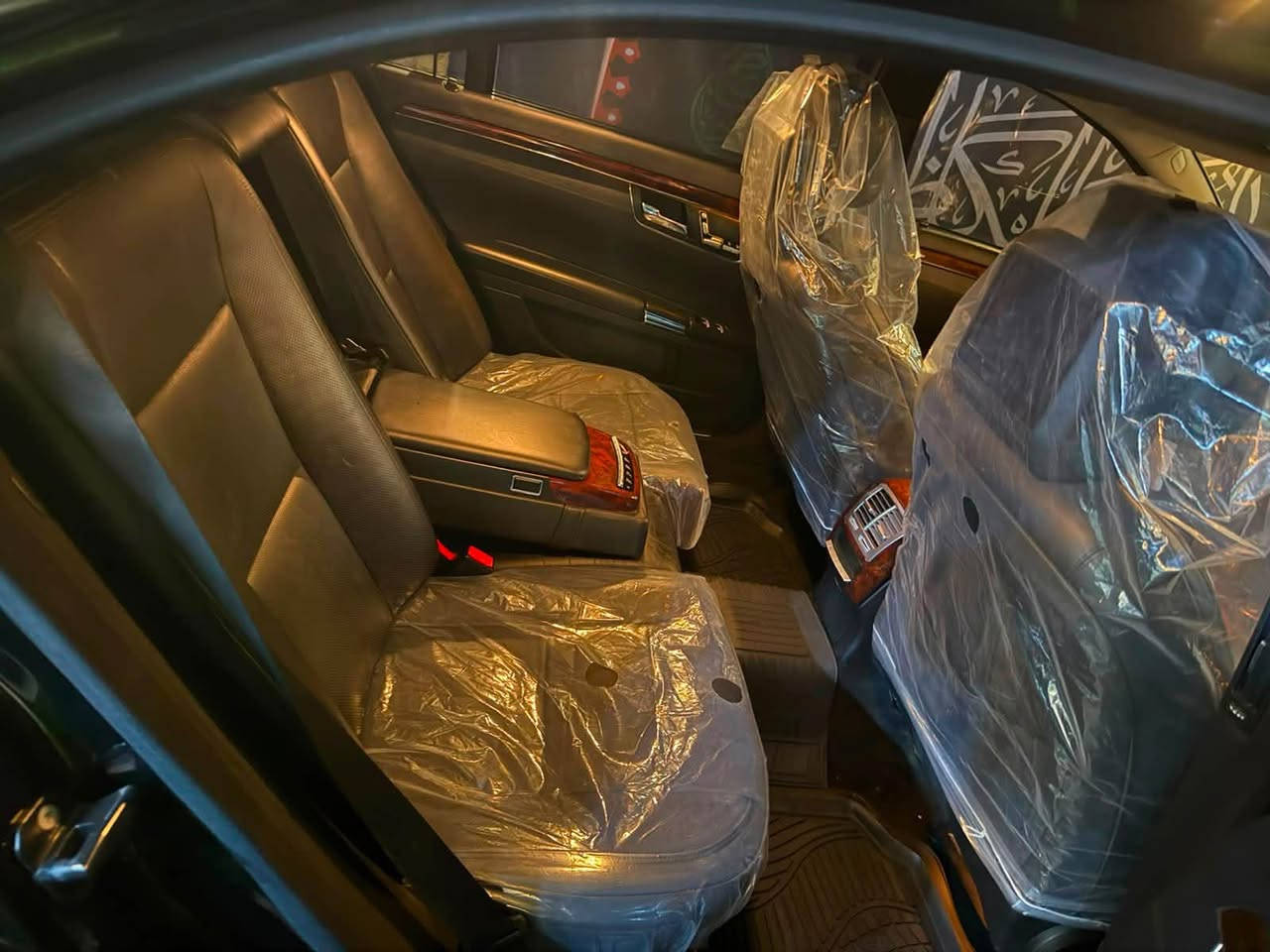 مرسديس s350
وارد خليجي موديل ٢٠١١
السياره فوول مواصفات 
ماشيه ١٦٥الف كيلو 
ما احجي الجناي يعرفه 

السياره بيه قطعه صبغ جاملغ خلفي وره السايق
وبيه الباب الخلفي عكس السايق مبدل نفس اللون وكاله يعني 
بانوراما 
بردادت خمسه 
بوب شفط
ثلاجه 
فوول موصافات محرك المرغوب عقل فوك 
تضلييل بالسنويه 
مكان السياره فلوجه 
السعر  230ورقه وبيه مجال مراوس حسب القناعه 
للستفسار اتصل ***********
او***********@إشارة
