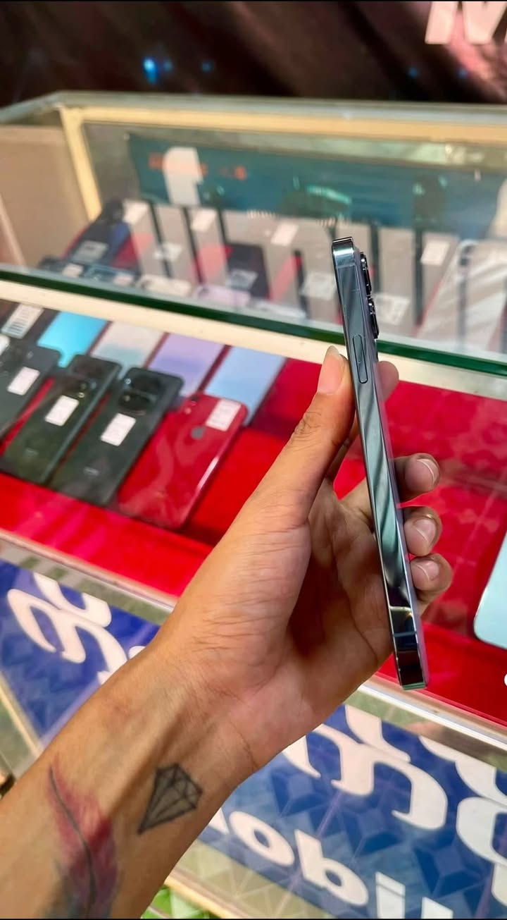 ‏سلام عليكم iPhone  13 ￼ ‏Pro ماكس للبيع سعر 750 بمجال نظيف أي عيب ما في بطارية 85 بلادية ما مفتوح ضمان ثلاث أيام كرتون شاحنة موجود كله بلادي ذاكرة 256 رقمي ***********
