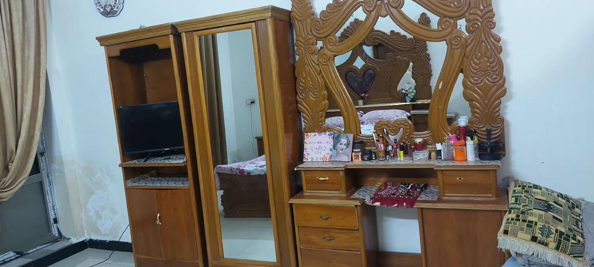 غرفة نوم للبيع جديد صاج السعر 950 وبيها مجال 
***********
