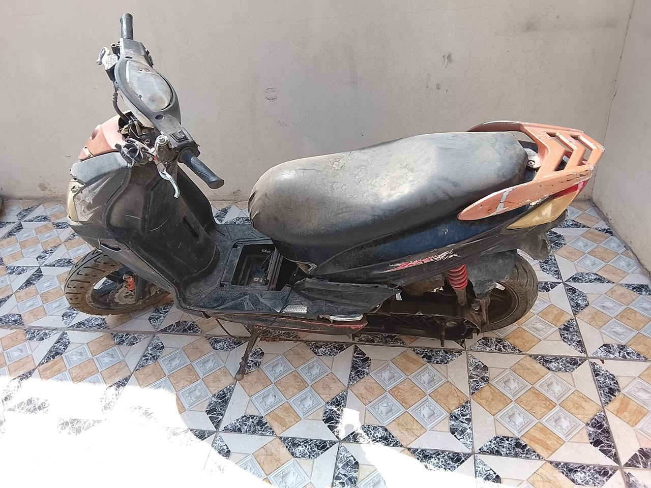 للبيع سايم جبلي تفصيخ محرك نضيف تايرات جدد هم ابيع كامل عنوان الرمادي تواصل ***********
