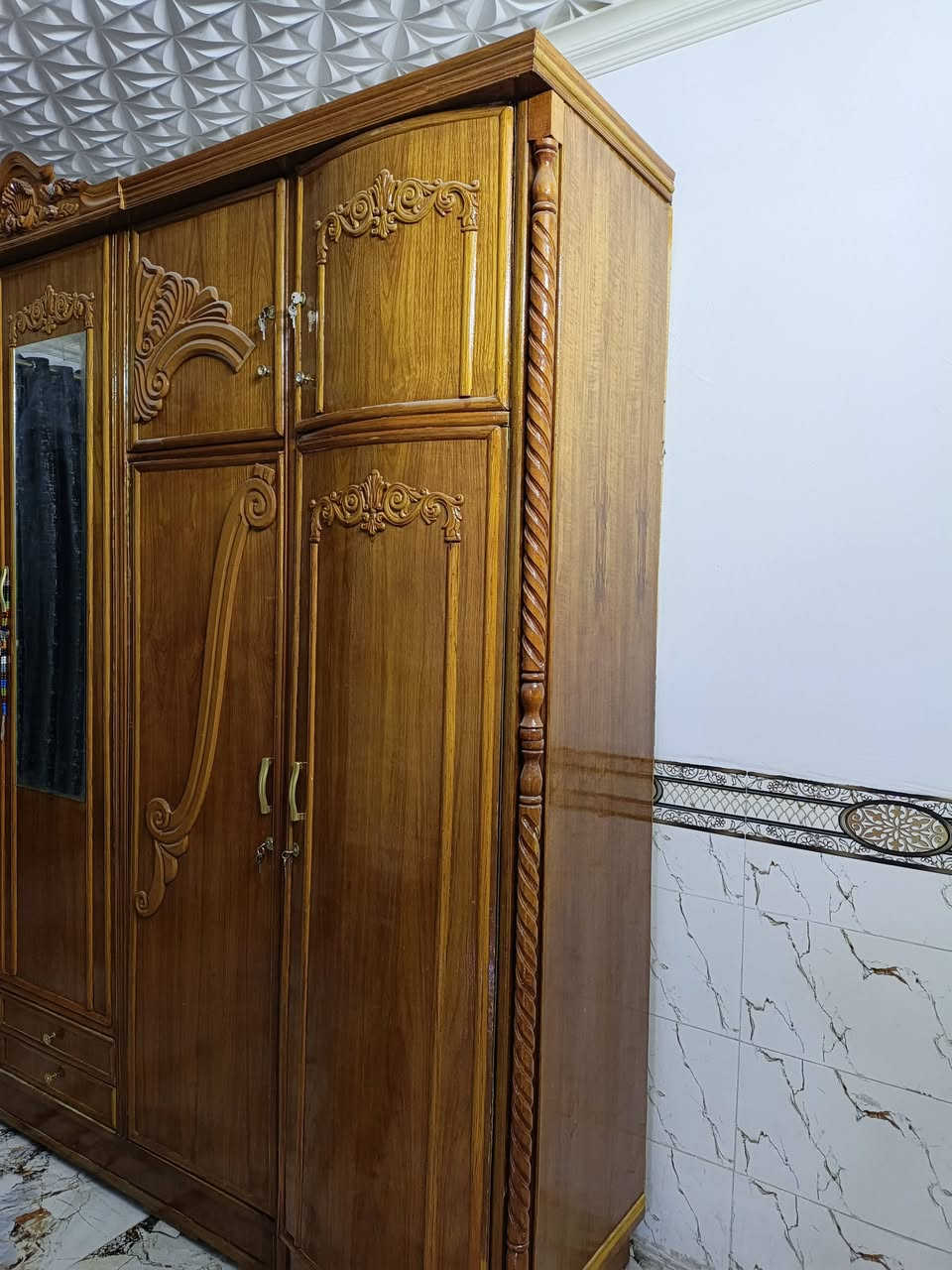 السلام عليكم كنتور للبيع 5باب صاج داخلي وخارجي ملحق نضافته 90% السمك 4ملم السعر 400 وبي مجال الاستقسار ***********
*********** متواجد واتساب
