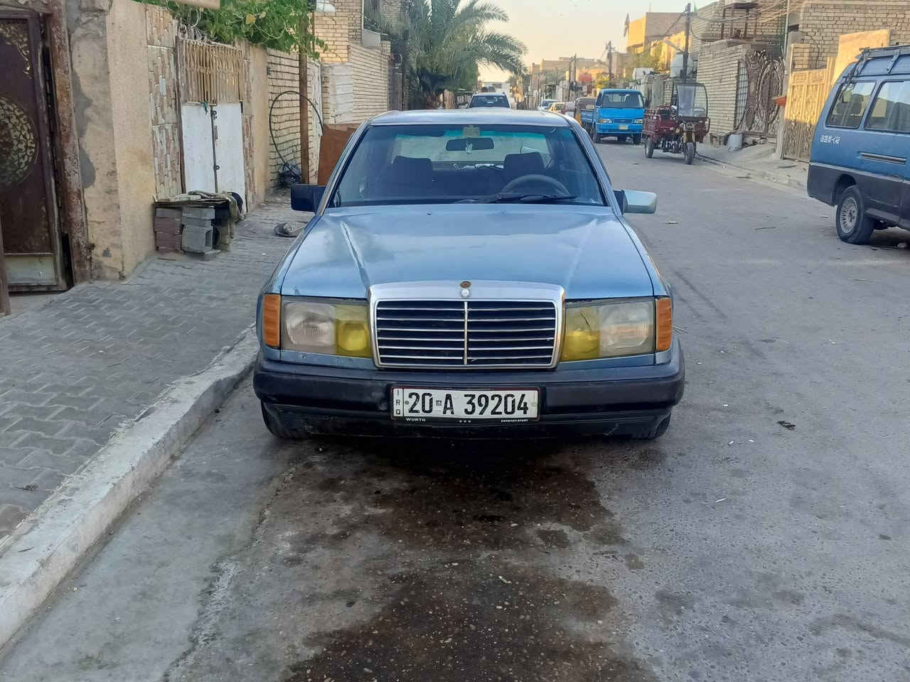 سلام عليكم مارسدس دب موديل 86 للبيع أو مراوس مكينه وكير وكهربئيات جاهزه تبريد نقص بس غاز السعر 35 
***********
