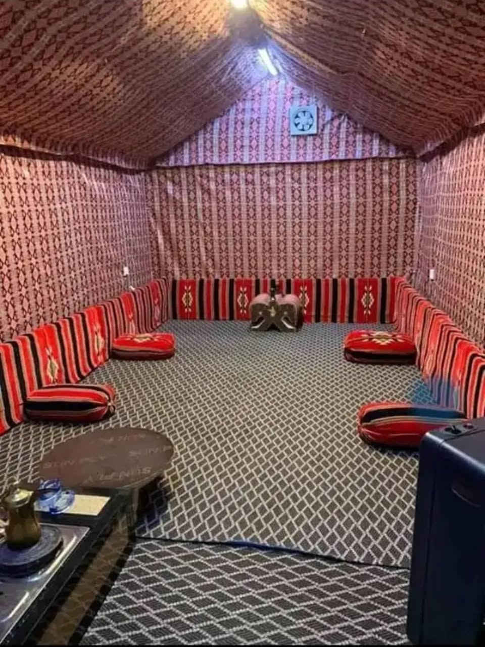 متوفر خيمة كرفانية
مستخدم بس نظيف ما بيه عيب او ضرر 
قياس (6× 4) 
متعددة الاستخدام مصنوعة من مادة الفوم كبس 
(سمك 5ملم) 
مكاني موصل ويتوفر خدمة التوصيل
للاستفسار  واتساب او اتصال 
***********
