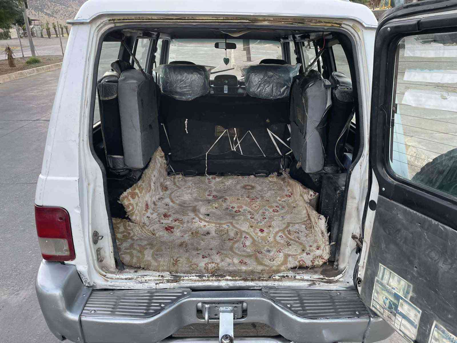 گالوبەر مۆدیل V6 2002ئاڕم سۆران گێڕو مەکینەو ئکسل توندوتۆڵی بەشەرت کارەبای کامل ئیش دەکات دەعم ولێدراوی نیە بۆیاغی زۆر کەمە وەرگەڕان بەشەرت خایس ڕزیوی وشانسی بەشەرت چوارتایەو ویلی شازی بۆبەستراوە .ماشاءاللە دەشبول وبەردەرگاوو ناوی لۆک ماوەتەوە  تەنها 19گەڵا شوین دەوروبەری ڕانیە ***********فایبەر واتساب رانية, السليمانية
