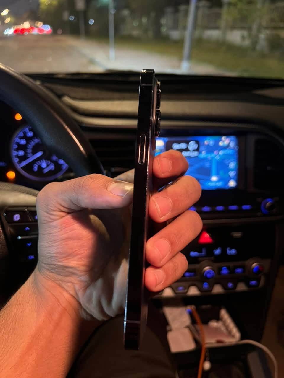 ايفون 📲 14 Pro max شرق اوسط الجهاز
ذاكره 256. بطاريه 82 بلاد دبل شريحه على إيد وحده 
نظافه 100/100. 
باقي تفاصيل واتساب ***********
