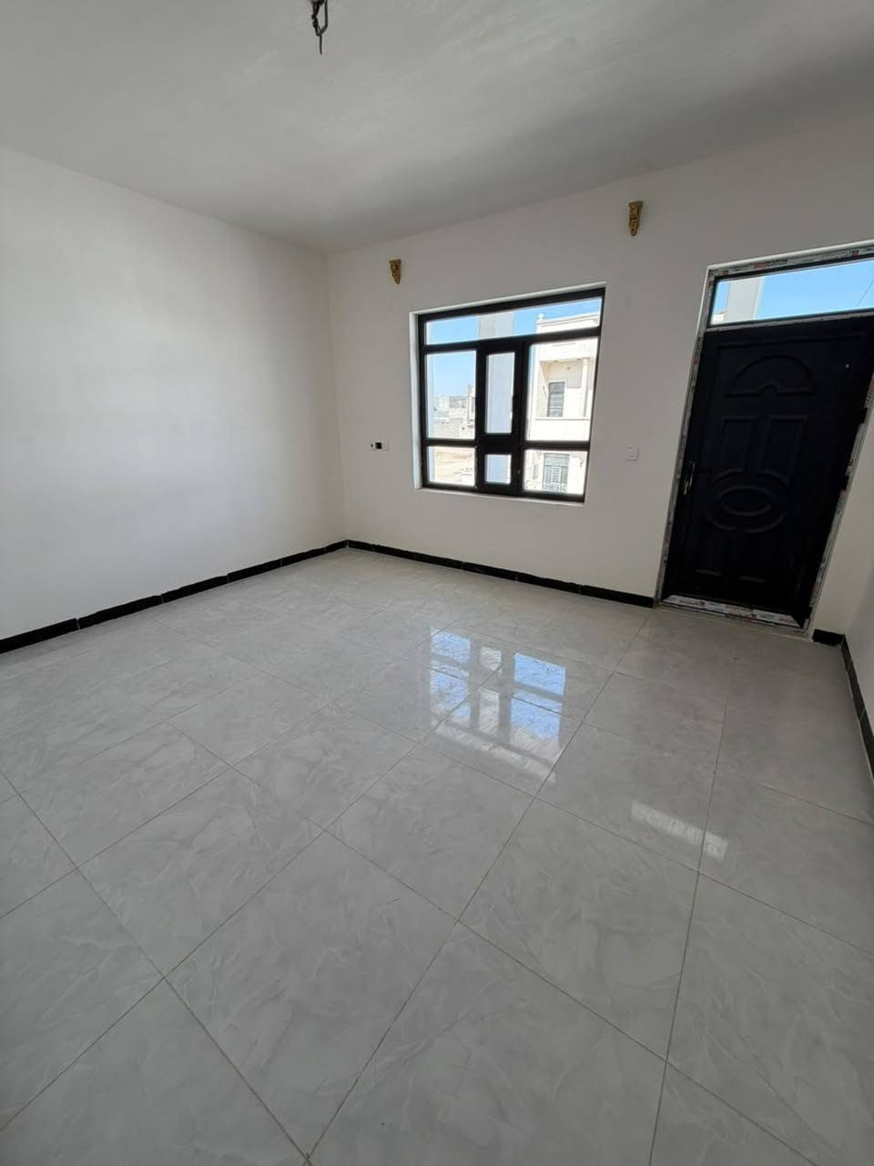 🏡✨ دار للبيع | تكريت – الديوم / منطقة التصنيع ✨🏡
📐 المساحة: 100م²
📏 الواجهة: 5م × النزال 20م
🏢 طابقين
🛏️ 3 غرف نوم

💰 السعر: 65 مليون فقط

📞 للاستفسار والتواصل:
***********
***********

🏢 مكتب أرض الأحلام للعقار
✨ فرصتك لامتلاك دار بسعر مميز
