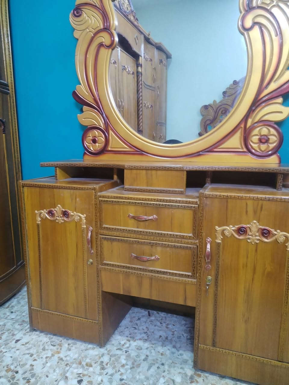 السلام عليك غرفة نضيفة البيع مكاني جميلة السعر ٦٠٠ وبيهة مجال اتصال وتدلل ***********
