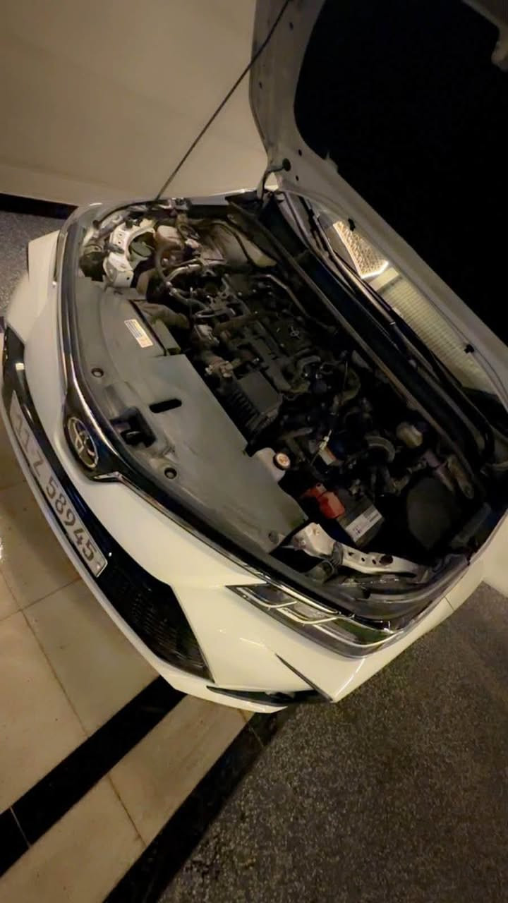 كورلا هايبرد فول مواصفات 2025 كفاله عامه من الصبخ 
والبارد 
بصمه وفتحه 
سياره داخل اسود جلد 
كاعيه دوشمه جلد 
جام عازل حراري 
ماشيه40الف
بيه طخه بل باب ع بارد مامصلحه 
تواصل ع رقم *********** 
سعر 157 وبيه مجال
